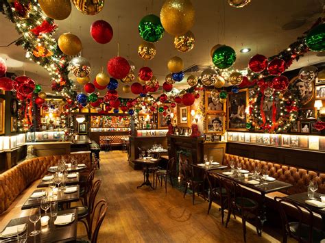 23 Nyc Restaurants With Holiday Decorations Eater Ny