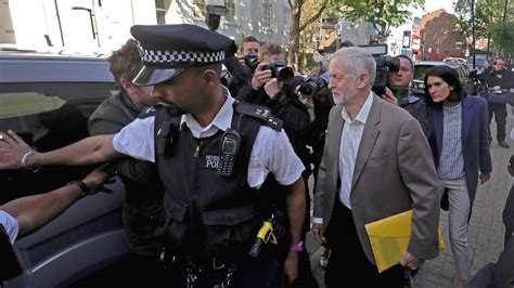 Jeremy Corbyn Leader Of Britains Labour Party Loses No Confidence
