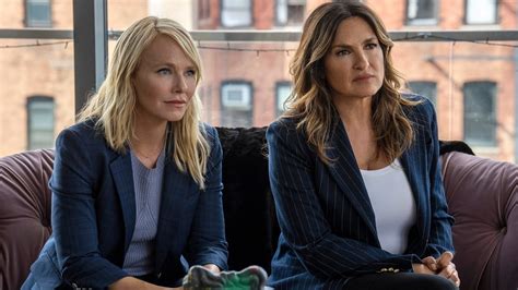 Law Order SVU Why One Scene Left Kelli Giddish Speechless And In Tears