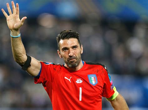 The goalkeeper, 43, will leave juventus once again this summer, with his contract set to expire at the end of the month. Chi è Gianluigi Buffon: Età, Altezza, Peso, Instagam ...