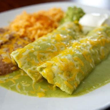 This meal has 384 calories, 38g carbs, 13g fat and 27g protein. Spinach Enchiladas - Cinco de Mayo: 5 Low-Calorie Mexican ...