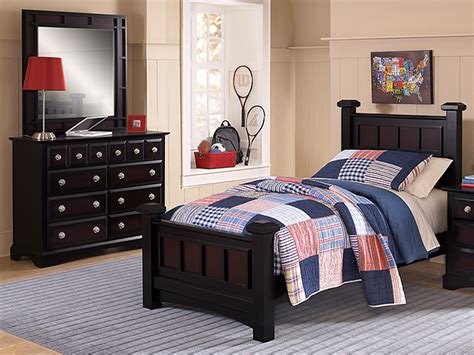 Living rooms, bedrooms, dining rooms, reclining furniture bedroom furniture clearance sale helps you to buy bedroom furniture at discount price in usa. 6 Decor tips to make a small bedroom look bigger - SheKnows