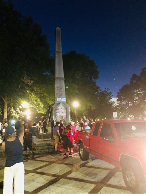 Birmingham Protestors Turn On Confederate Monument Birminghamwatch