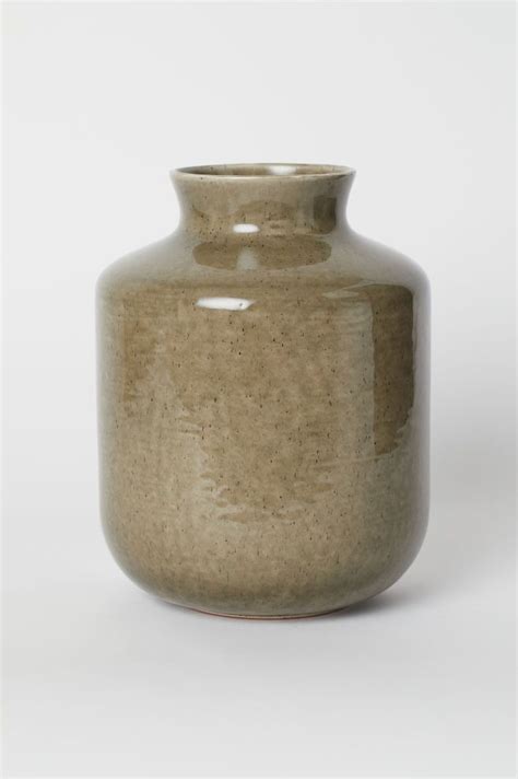 Vi har keramik vaser i massevis af forskellige farver fra kendte mærker. Large ceramic vase in 2020 | Ceramic vase, Ceramics ...