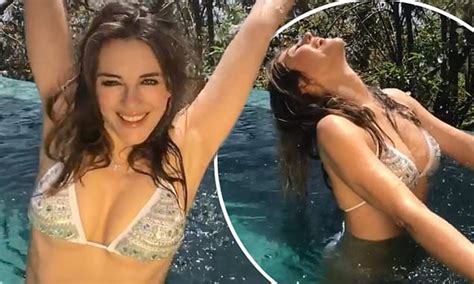 Elizabeth Hurley 53 Sets Pulses Racing During Indian Getaway