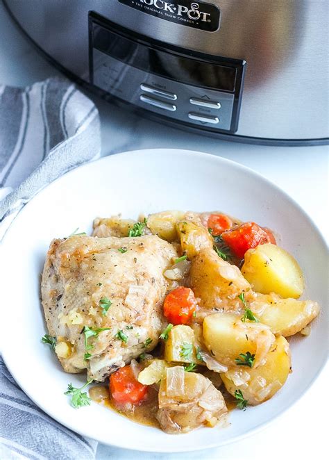 Slow Cooker Chicken And Potatoes Makes An Easy And Delicious Dinner