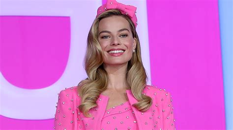 All Of Margot Robbies Most Barbiecore Outfits Leading Up To The Barbie Movie Glam News Digging