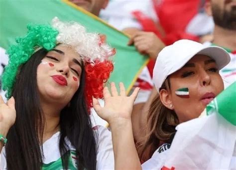زیباترین دختران ورزشگاه در بازی های ایران در جام جهانی 2022 قطر مجله نازی