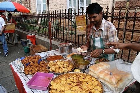 Best Street Food Places In Mumbai For A Complete Mumbaiyaa Experience