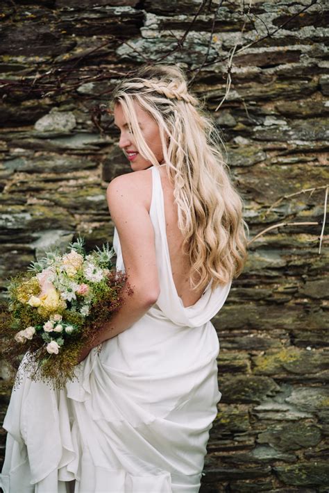 Take a look at our super easy braided upstyle tutorial for simple, beautiful wedding hair, with pictures by marianne taylor photography. Beautiful Bridal Half Up Half Down Wedding Hair Inspiration