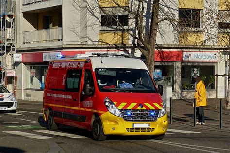 Renault Einsatzfahrzeug der Feuerwehr der Region Oberelsaß ...