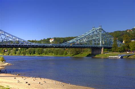 Loschwitz is a borough of dresden, germany, incorporated in 1921. Loschwitzer Brücke - Das "Blaue Wunder" von Dresden