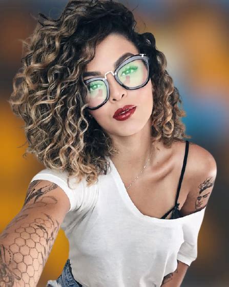 long curly hairstyles for women in 2021 17 hair colors