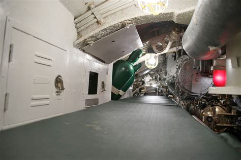 Inside Submarine Communitybezy