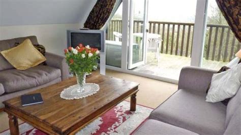 Hotel with free breakfast, walk to grizzly and wolf discovery center. Valley Pet-Friendly Lodge, Gunnislake, Cornwall ...