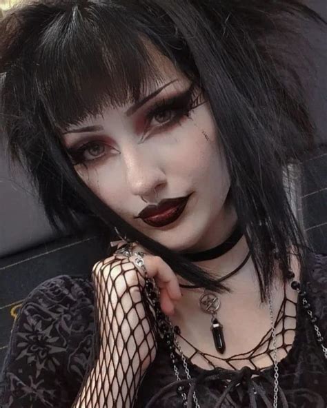 How To Do Dark And Enchanting 10 Goth Makeup Looks You Need To Try