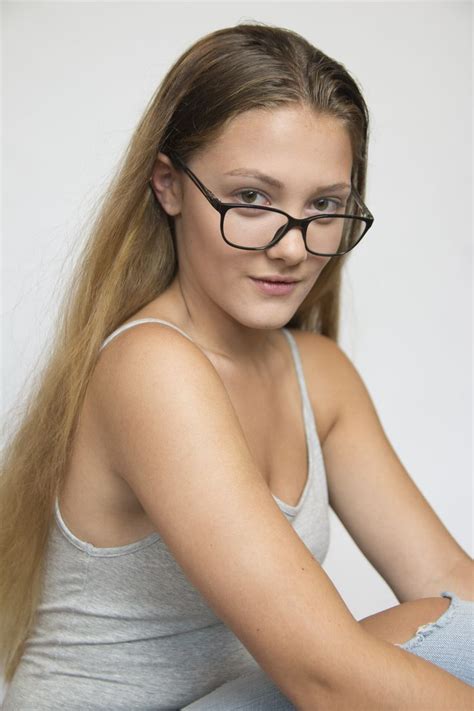 Pin By Klh Photography On Teenager Poses Cat Eye Glass Square Glass Glasses