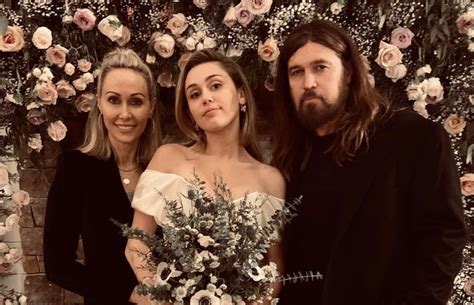 All The Details From Miley Cyrus And Liam Hemsworths Intimate Wedding Woman Getting Married