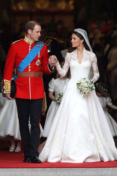 Kate even visited the set of the pbs series earlier this year. Kate Middleton Kleid Hochzeit