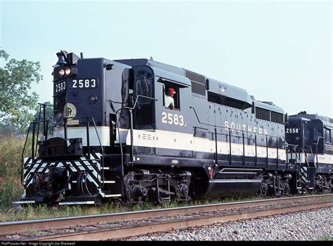 Sou 2583 Southern Railway Emd Gp30 At Hattiesburg Mississippi By Joe