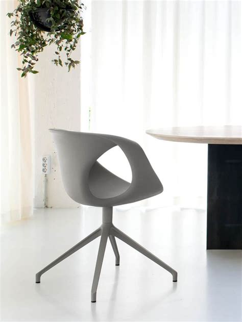 The rounded lines, comfort and attention to detail give loft a unique character that, combined with a very discreet refinement, convinces all design lovers. Tonon Up Chair | 907.81 | Design | Design stühle esszimmer ...