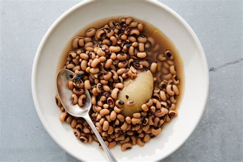 stewing black eyed peas for new year s luck the new york times