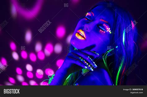 Imagen Y Foto Neon Woman Dancing Prueba Gratis Bigstock