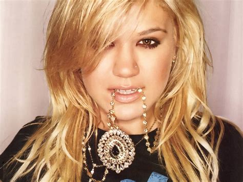 Kelly Clarkson Sexy Wallpaper Images