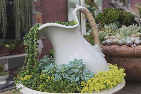 52 Amazing Spilled Flower Pot Ideas That Art Of Gardening Unusual