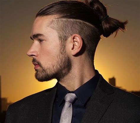 Man Bun Top Knot Le Chignon Homme à La Pointe De La Tendance