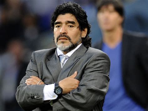 Er spielte auf der position атак. Italie : Maradona accusé de fraude fiscale - Africa Top Sports