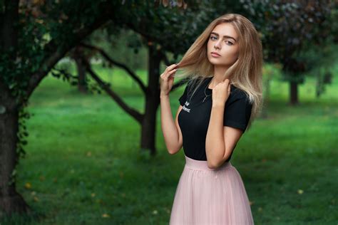 Cute Girl Pink Skirt Necklace 4k Hd Girls 4k Wallpapers