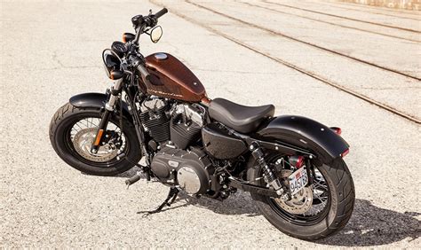 The forty eight is a powered by 1202cc bs6 engine. HARLEY DAVIDSON Forty-eight specs - 2013, 2014 - autoevolution
