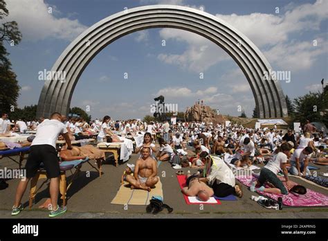 300 ukrainian masseurs and masseuses perform simultaneous massage in an attempt to break the