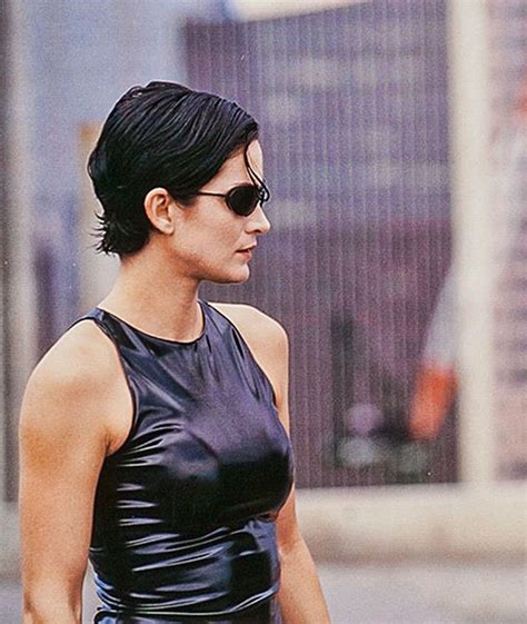 Carrie Anne Moss En “matrix” 1999 Actrices Personaje De Ficcion Mujer Guerrera