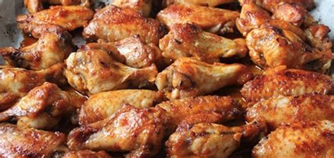 Una de las formas más populares de cocinar las alitas de pollo son fritas. Como cocinar unas ricas alitas de pollo con una salsa ...
