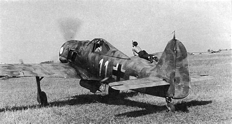 Asisbiz Focke Wulf Fw 190f8 1sg4 White 11 Taxiing Italy 1944 01