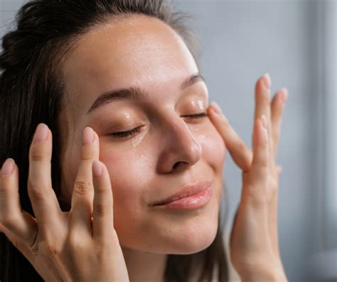 15 Natural Remedies To Tighten Skin Under Eyes Oko Logic