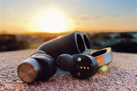 Bowers And Wilkins Pi7 Review Clever But Premium Anc Wireless Earbuds