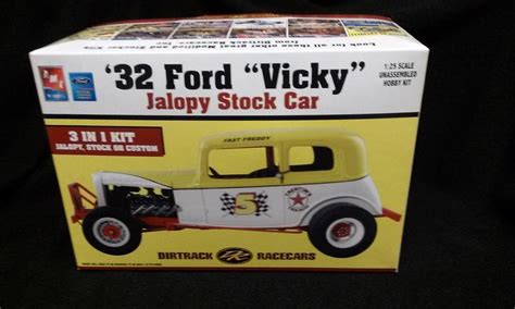 Amt 32 Ford Vicky Jalopy Stock Car Model Kit 21710 Opened Model