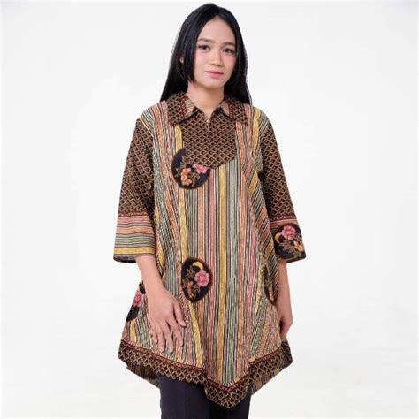 Banyak sekali model baju batik wanita yang di desain secara unik dan modern agar bisa digunakan di berbagai keperluan. 30+ Model Baju Batik Kombinasi (DRESS, GAMIS, POLOS, ATASAN)