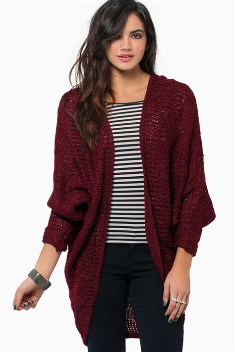 10 Beautiful Cardigan Outfits That Make Women Look Attractive Cardigan Outfits Burgandy