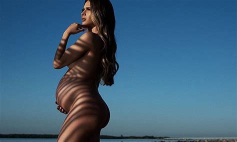La mejor curva Rosmeri Marval posó desnuda para celebrar su embarazo