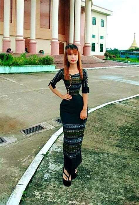 Pin On Myanmar Girl Su Mo Mo Naing With Myanmar Dress