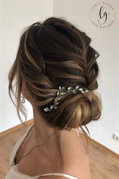 We did not find results for: Videoanleitung Brautfrisur: Lockerer tiefer Knoten ...