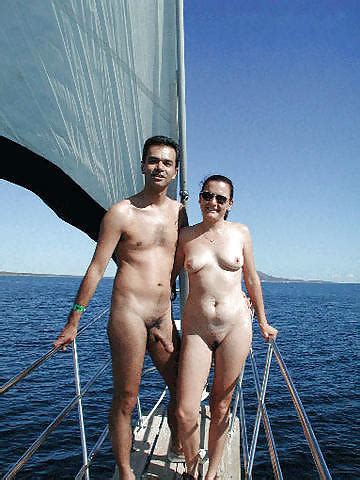 Sailing la vagabonde nude