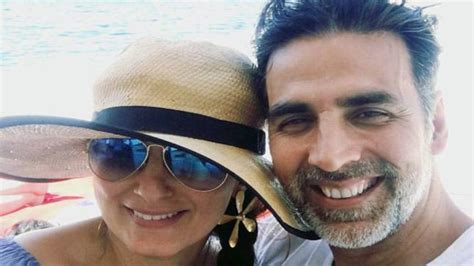 photo akshay kumar twinkle khanna s vacation selfie will give you major relationship goals