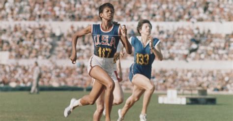 Wilma Rudolph Sprinting In 1960 Summer Olympics Black Women Athletes Pictures Black Women In