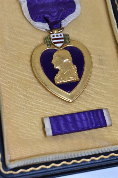 Original Wwii Us Purple Heart Medal In Box With Ribbon And Pin Byf41