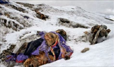 Final Resting Place Photos Of The Bodies Left Behind On Mount Everest